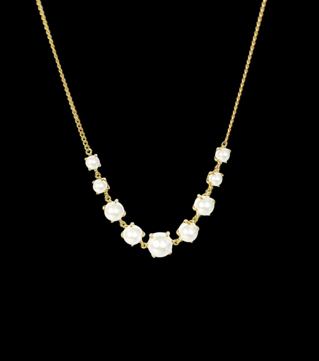 Claw Pearl Necklace