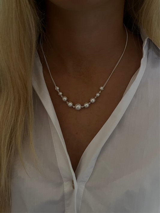 Claw Pearl Necklace